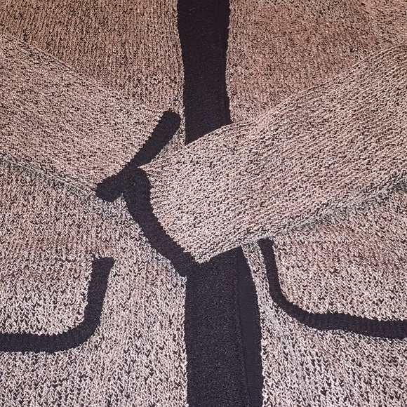 Handloomed beautiful sweater - Picture 3 of 4